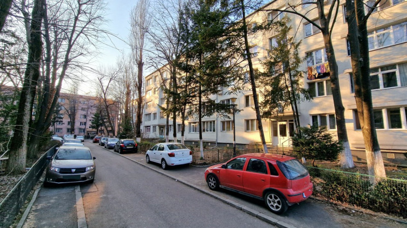 TITAN - ONISIFOR GHIBU, GARSONIERA LA PARTER IN BLOC MIXT! 