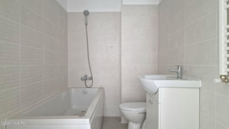 Titan Sun Park 7, Apartament Decomandat cu Terasa de 53 mp!