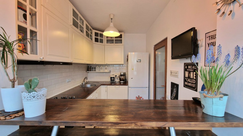 Ion Mihalache, Lainici - Apartament Renovat Modern, Etaj 1
