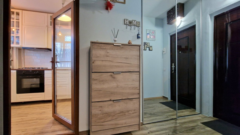 Ion Mihalache, Lainici - Apartament Renovat Modern, Etaj 1