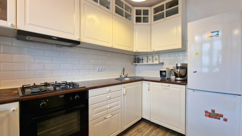 Ion Mihalache, Lainici - Apartament Renovat Modern, Etaj 1