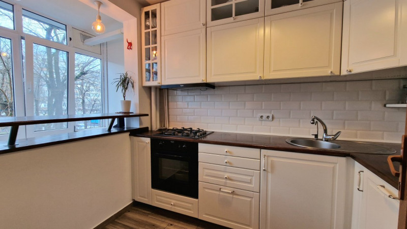 Ion Mihalache, Lainici - Apartament Renovat Modern, Etaj 1