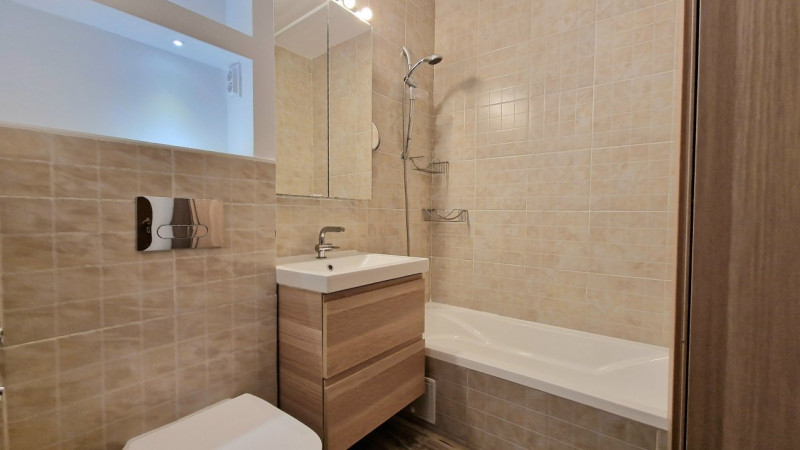 Ion Mihalache, Lainici - Apartament Renovat Modern, Etaj 1