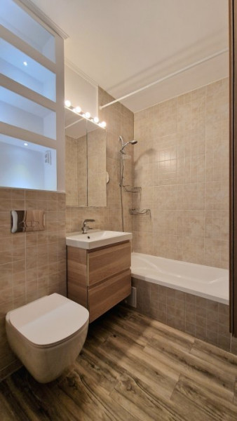 Ion Mihalache, Lainici - Apartament Renovat Modern, Etaj 1