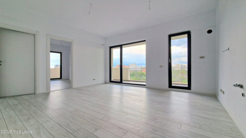 3 Camere - Terasa imensa, Vedere superba catre Lac