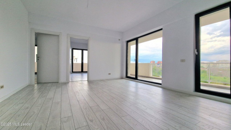 3 Camere - Terasa imensa, Vedere superba catre Lac