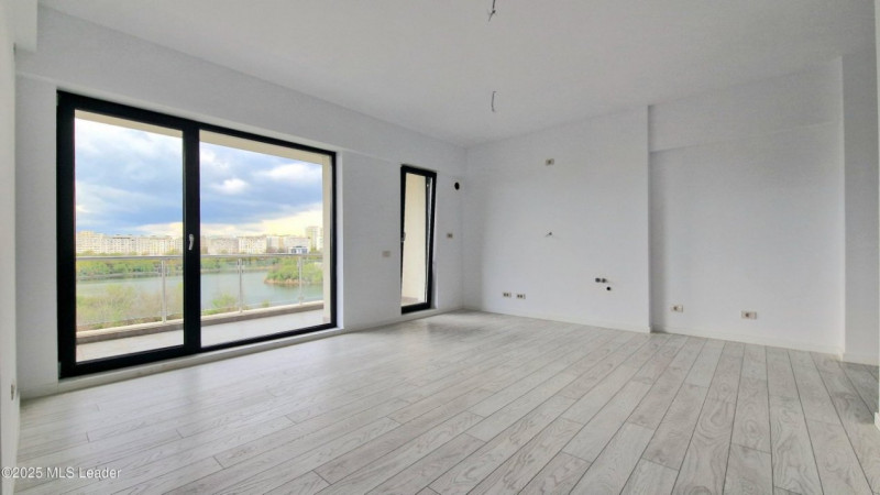 3 Camere - Terasa imensa, Vedere superba catre Lac