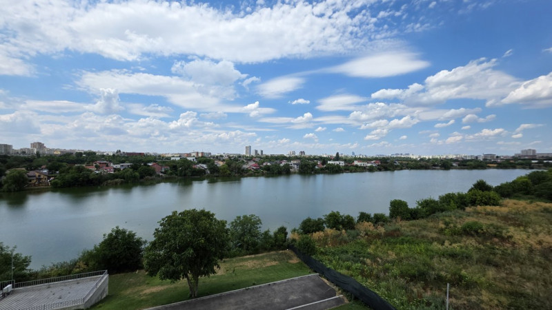 APARTAMENT CU TERASA GENEROASA SI VEDERE UNICA CATRE LAC