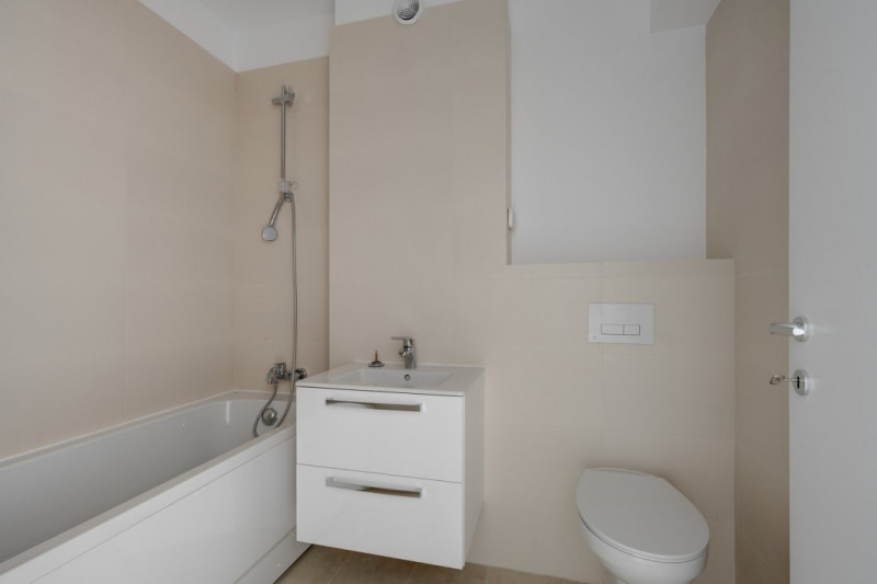 APARTAMENT CU TERASA GENEROASA SI VEDERE UNICA CATRE LAC