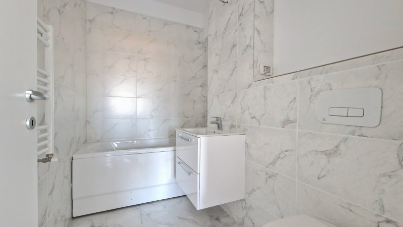 Apartament Modern cu Vedere la Lac - Complex Privat pe Malul Lacului    
