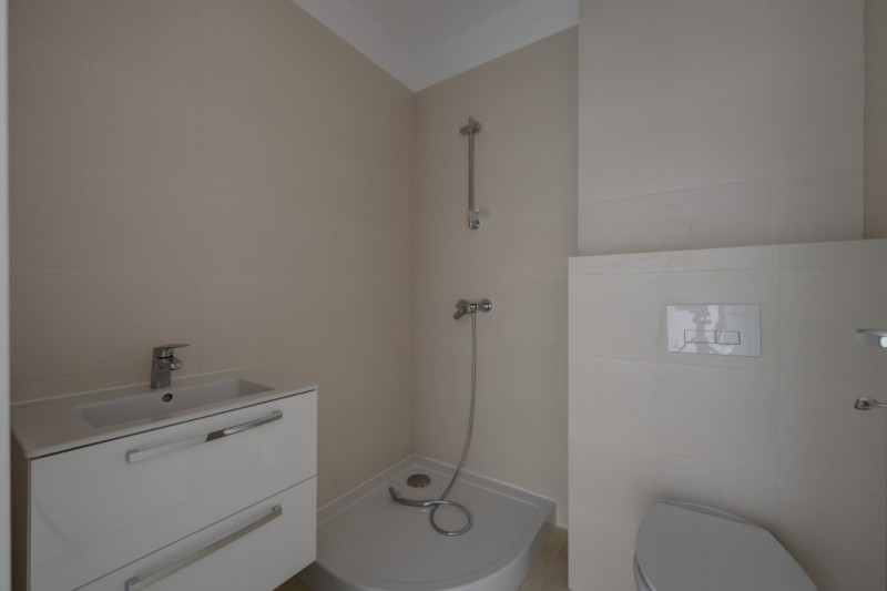 APARTAMENT CU TERASA GENEROASA SI VEDERE UNICA CATRE LAC