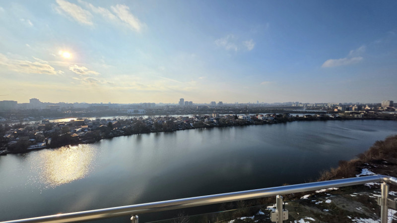 APARTAMENT CU TERASA GENEROASA SI VEDERE UNICA CATRE LAC