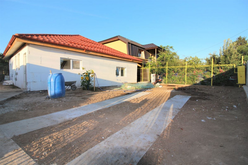 TUNARI - PRIMARIE - CASA PARTER 90 MP UTILI, TEREN 300 MP!