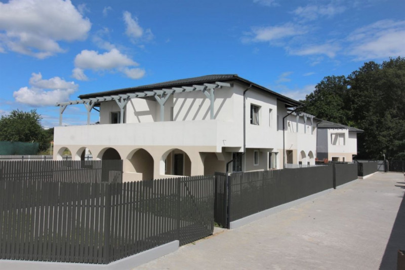 MOGOSOAIA - PADURE, VILA DUPLEX, STRADA ASFALTATA, CANALIZARE